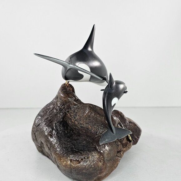 John Perry Killer Whale Mother & Calf Sculpture On Burlwood Base *FLAW* - Picture 6 of 9